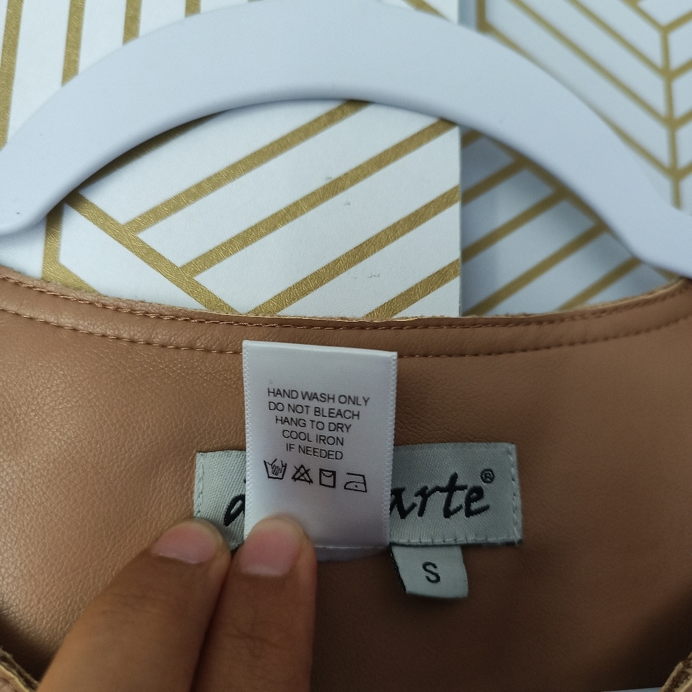 A La carte Gold perforated jacket! - Picture 6 of 7